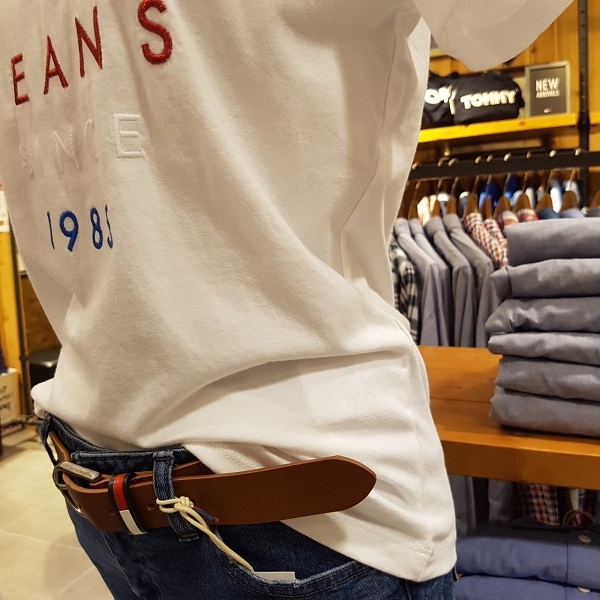 <b><p>Tammy Hilfiger denim female logo broidy White</p></b><b><p>トミーヒルフィガーデニム 女性 ロゴ 刺繍 ホワイト Tシャツ TUMS1KOE53D0</p></b><br /><br /><p align='center'>