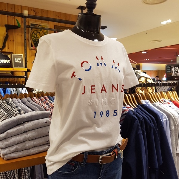 <b><p>Tammy Hilfiger denim female logo broidy White</p></b><b><p>トミーヒルフィガーデニム 女性 ロゴ 刺繍 ホワイト Tシャツ TUMS1KOE53D0</p></b><br /><br /><p align='center'>